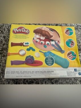 NEW PLAY-DOH Kids Dentist Playset - Multicolor